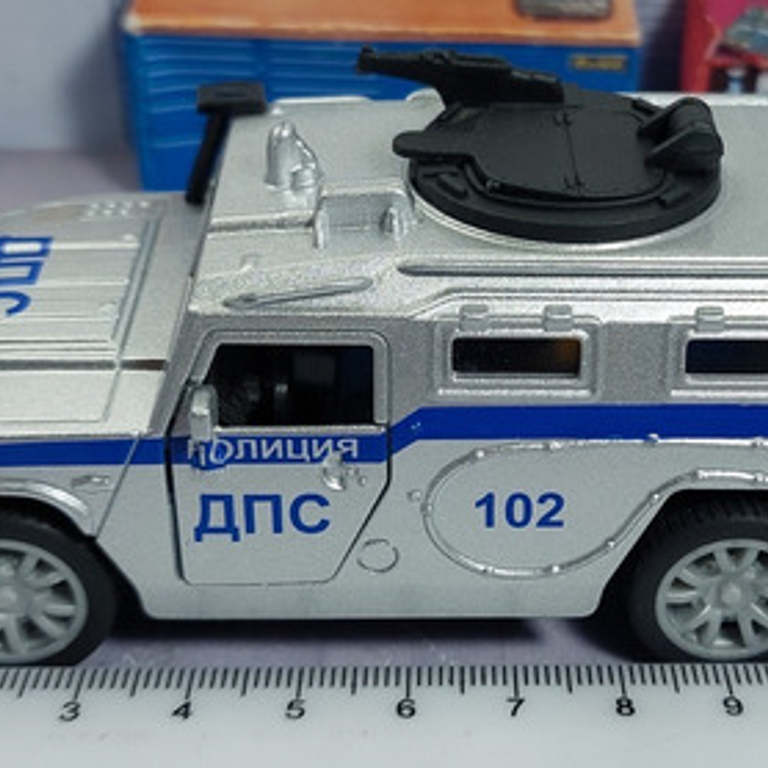 Carro De La Policia De Moscu Blindado A Escala  4