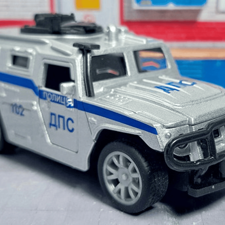 Carro De La Policia De Moscu Blindado A Escala  1